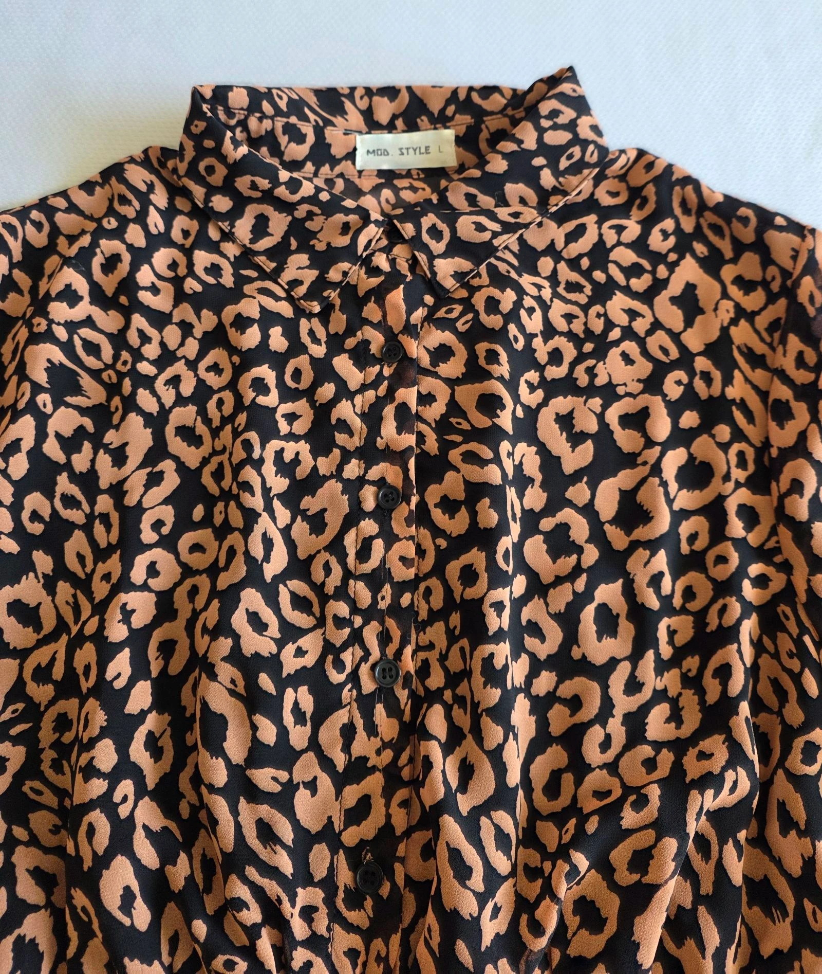 Vestido camisero médio leopardo marrom preto G 40 mangas compridas forrado – photo 6